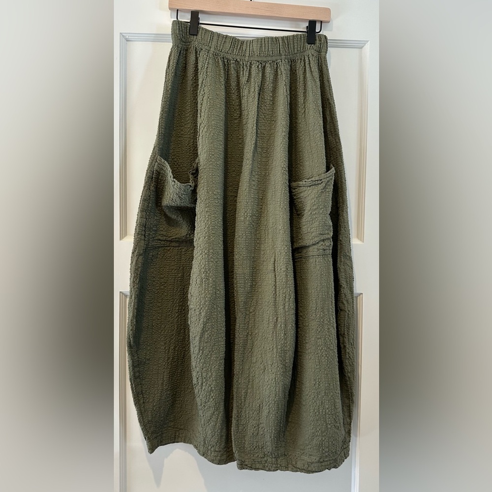 Blue Fish Textured Mojo Pants in Seaweed - NWT!